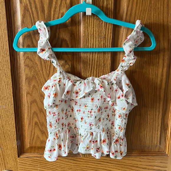 White ribbed floral stretchy cropped top - Picture 2 of 3